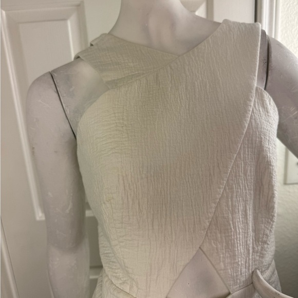 BCBGMaxAzria White Textured Jumpsuit with Wide-Leg Design - Picture 7 of 14